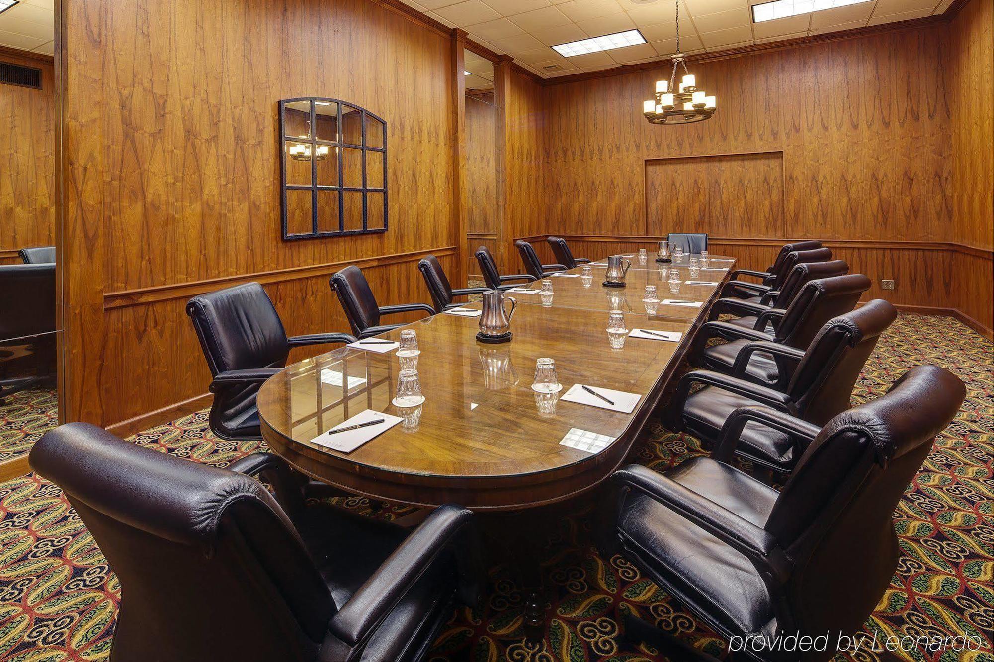 Historic Whispering Woods Hotel & Conference Center Олів-Бранч Бізнес фото